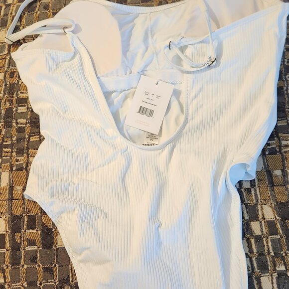 Ladies one piece bathing suit - Picture 1 of 3